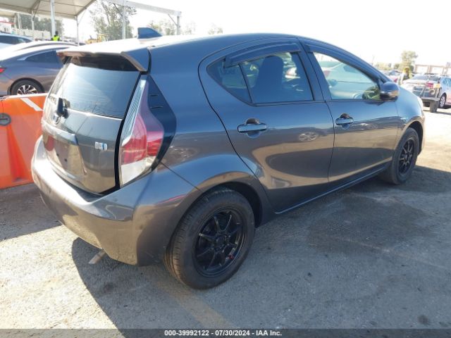 JTDKDTB33F1112364 Toyota Prius C One