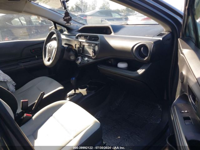 JTDKDTB33F1112364 Toyota Prius C One