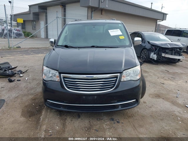 2C4RC1CG6GR111228 Chrysler Town & Country Touring-l Anniversary Edition