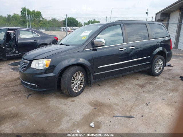 2C4RC1CG6GR111228 Chrysler Town & Country Touring-l Anniversary Edition