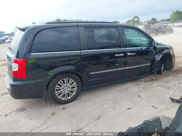 2C4RC1CG6GR111228 Chrysler Town & Country Touring-l Anniversary Edition
