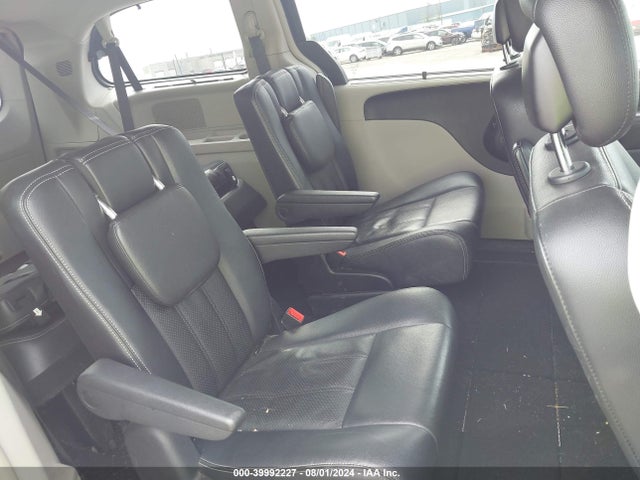 2C4RC1CG6GR111228 Chrysler Town & Country Touring-l Anniversary Edition