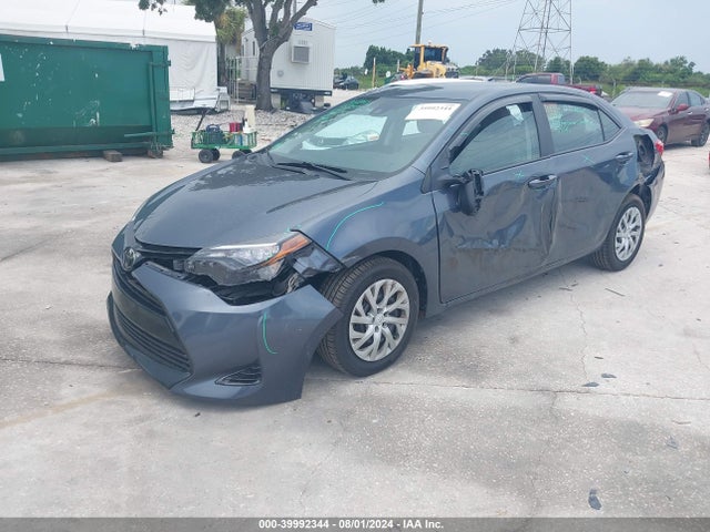 Toyota COROLLA LE 2017 2T1BURHE5HC828533 Image 2