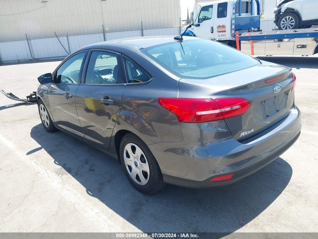 Ford FOCUS S 2015 1FADP3E28FL256344 Image 3
