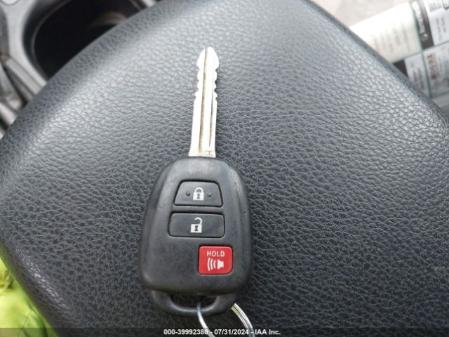 JTMBFREV9GJ102739 Toyota RAV4 LE