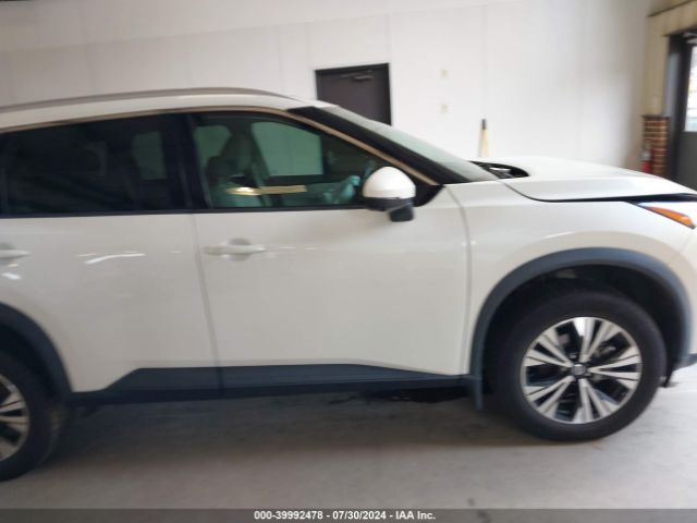 5N1AT3BA8MC810138 Nissan Rogue Sv Fwd