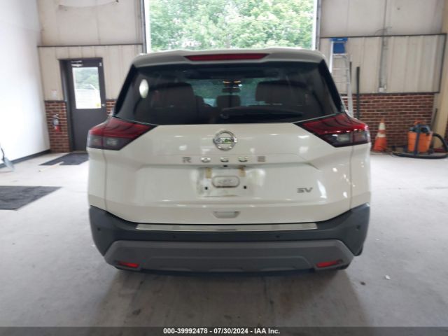 5N1AT3BA8MC810138 Nissan Rogue Sv Fwd