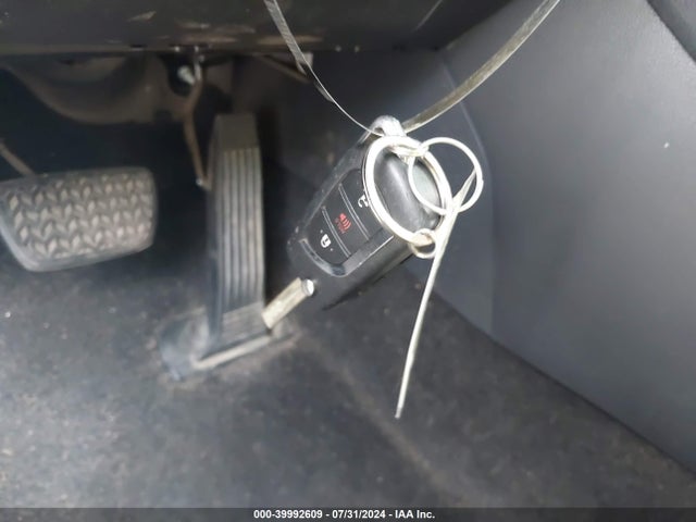 Toyota RAV4 LE 2019 JTMG1RFV9KD011576 Image 11