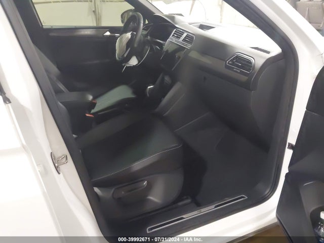 3VV8B7AX3NM134315 Volkswagen Tiguan 2.0t Se R-line Black