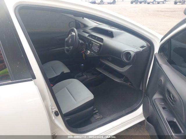 Toyota Prius C Four/one/three/two 2015 JTDKDTB33F1581163 Image 5