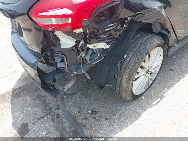 Ford Focus Titanium 2018 1FADP3N20JL232970 Image 17