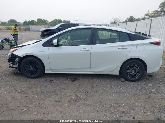 Toyota Prius Three 2017 JTDKARFU1H3035869 Image 15