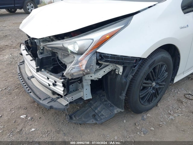 Toyota Prius Three 2017 JTDKARFU1H3035869 Image 18