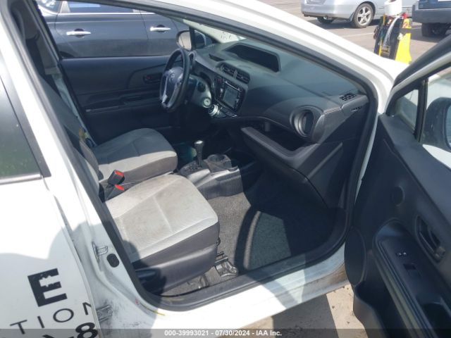JTDKDTB30G1137787 Toyota Prius C One