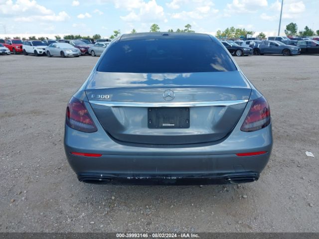 WDDZF4JB6JA407609 Mercedes-Benz E 300