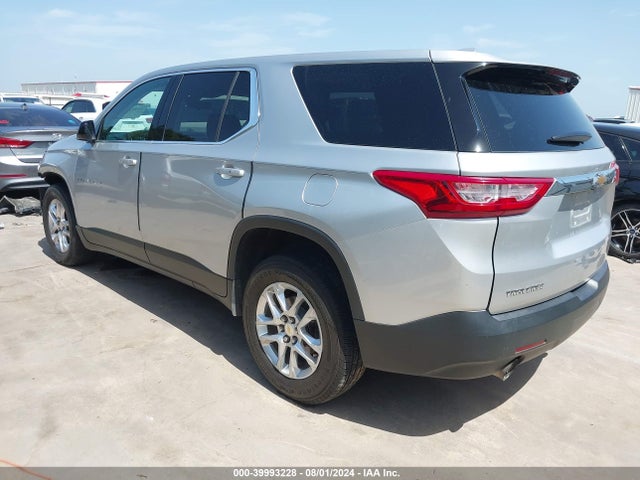 Chevrolet Traverse Ls 2018 1GNERFKW7JJ137214 Image 3