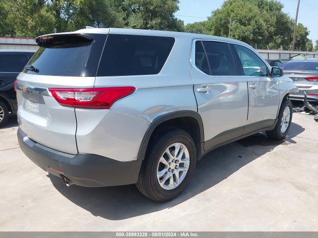 Chevrolet Traverse Ls 2018 1GNERFKW7JJ137214 Image 4
