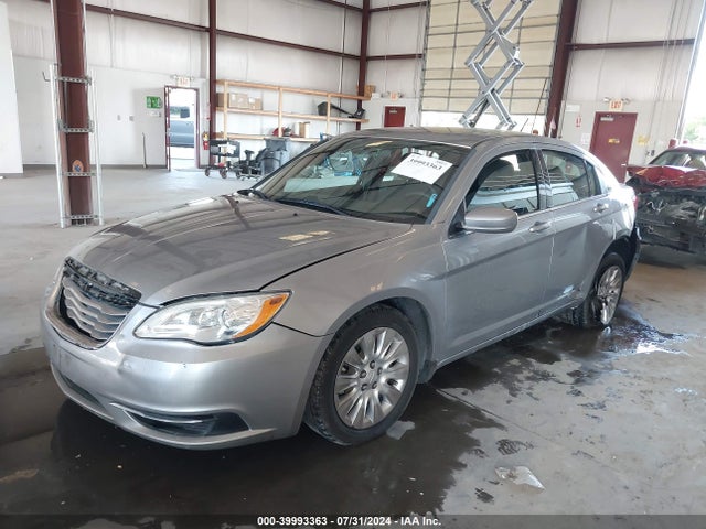 Chrysler 200 LX 2014 1C3CCBAB8EN210649 Image 2