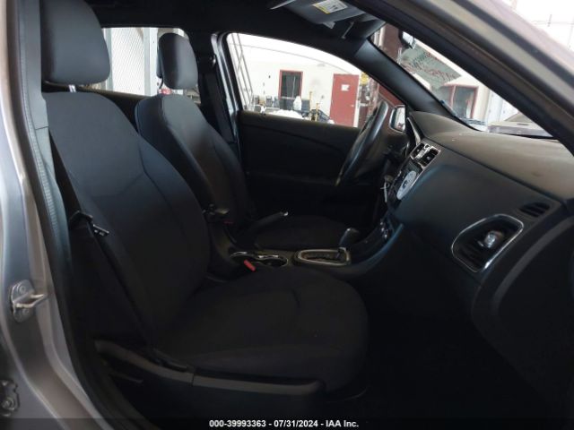 Chrysler 200 LX 2014 1C3CCBAB8EN210649 Image 5