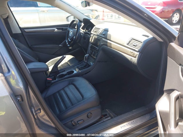 1VWCT7A31HC018052 Volkswagen Passat 1.8t Sel Premium