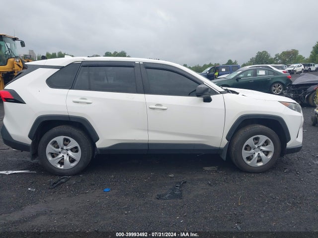 Toyota RAV4 LE 2019 JTMF1RFV4KD503640 Image 13