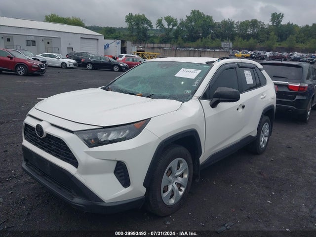 Toyota RAV4 LE 2019 JTMF1RFV4KD503640 Image 2