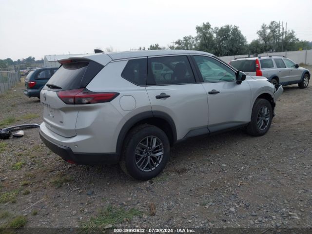 5N1BT3AB9RC719773 Nissan Rogue S Intelligent Awd