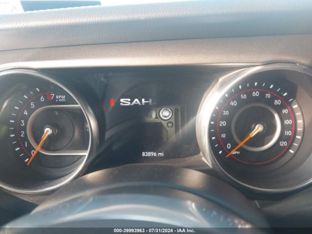 1C4HJXEG7JW311891 Jeep Wrangler Unlimited Sahara
