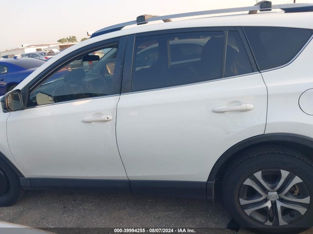 Toyota RAV4 LE 2018 JTMZFREV8JJ151534 Image 14