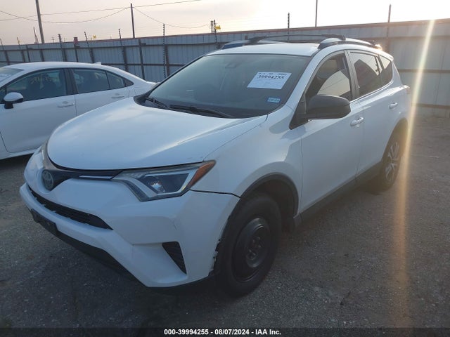 Toyota RAV4 LE 2018 JTMZFREV8JJ151534 Image 2