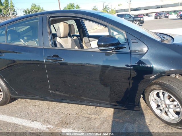 Toyota Prius Two 2017 JTDKBRFUXH3048262 Image 14