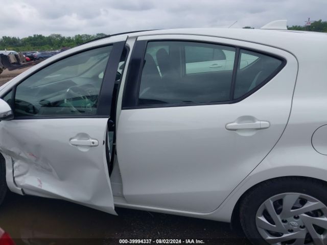 JTDKDTB31F1582117 Toyota Prius C One