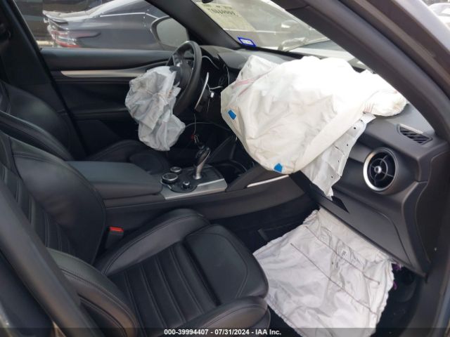 ZASFAKNN1J7B68060 Alfa Romeo Stelvio Ti Sport Awd