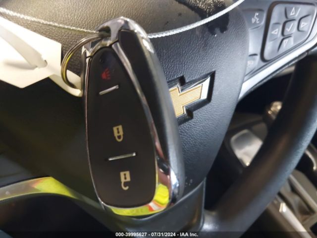 3GNAXHEV2JS626461 Chevrolet EQUINOX LS