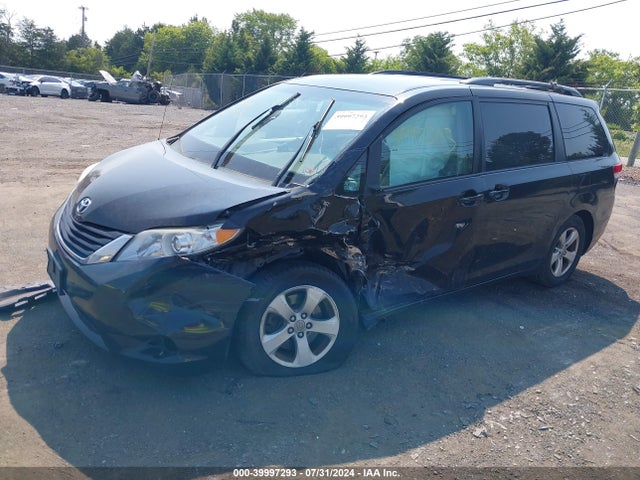 Toyota Sienna Le V6 8 Passenger 2014 5TDKK3DC3ES485666 Image 2