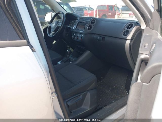 WVGBV7AX6FW585683 Volkswagen TIGUAN S
