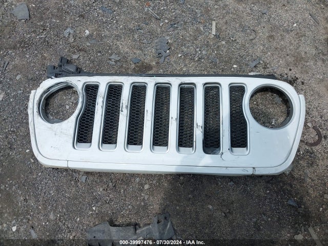 1C4HJXEN1JW247720 Jeep Wrangler Unlimited Sahara 4x4