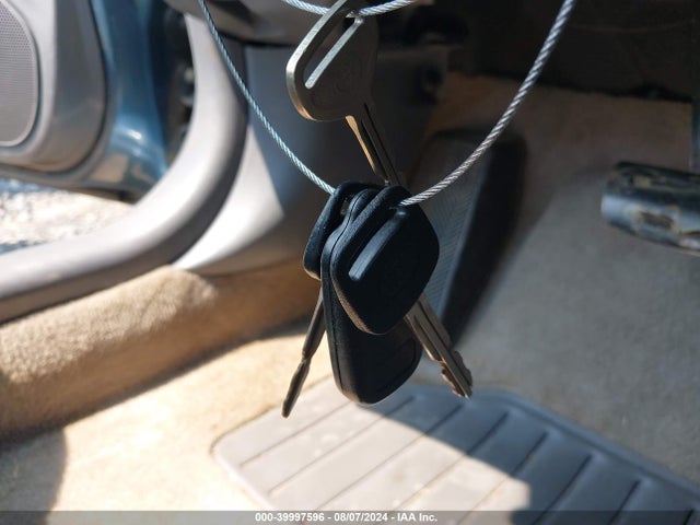 39997596 :رقم المزاد ، 4T1BG22K71U861096 vin ، 2001 Toyota Camry Le مزاد بيع