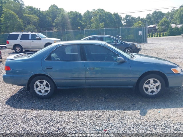 39997596 :رقم المزاد ، 4T1BG22K71U861096 vin ، 2001 Toyota Camry Le مزاد بيع