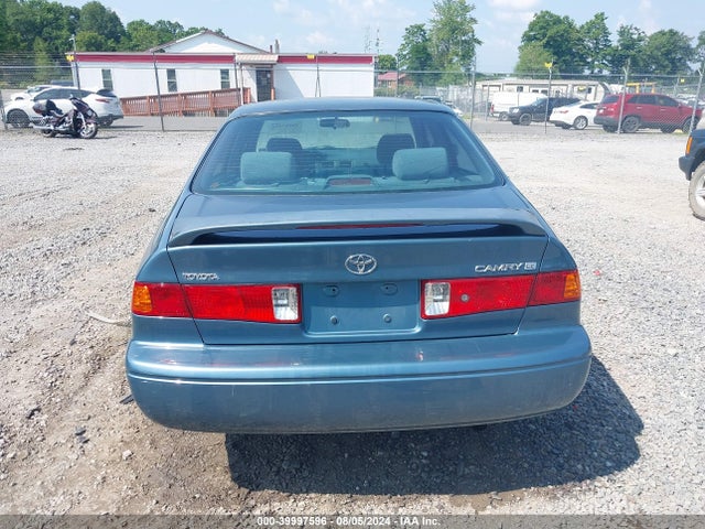 39997596 :رقم المزاد ، 4T1BG22K71U861096 vin ، 2001 Toyota Camry Le مزاد بيع