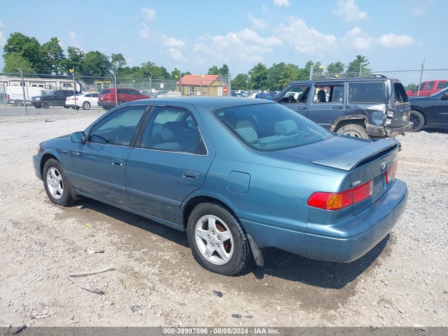 39997596 :رقم المزاد ، 4T1BG22K71U861096 vin ، 2001 Toyota Camry Le مزاد بيع