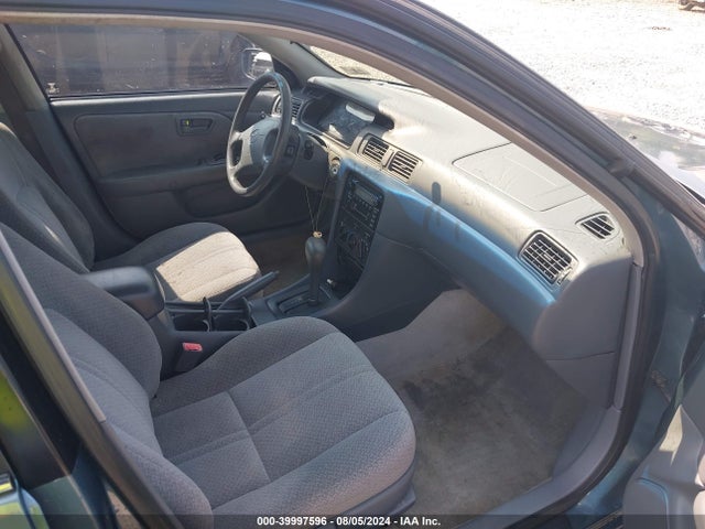 39997596 :رقم المزاد ، 4T1BG22K71U861096 vin ، 2001 Toyota Camry Le مزاد بيع