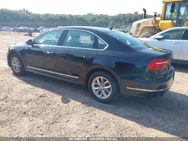 1VWAT7A37GC043172 Volkswagen Passat 1.8t S