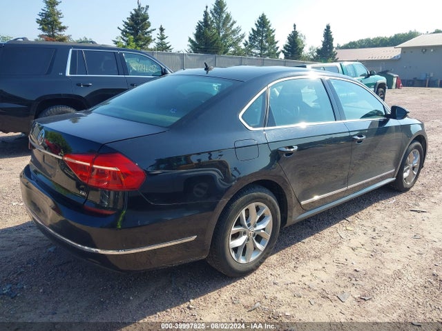 1VWAT7A37GC043172 Volkswagen Passat 1.8t S