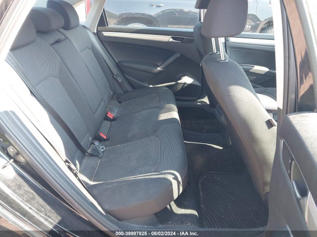 1VWAT7A37GC043172 Volkswagen Passat 1.8t S