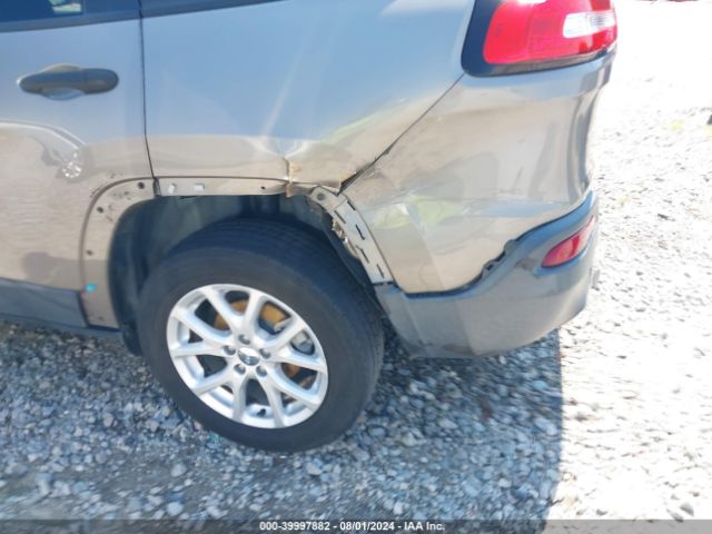 1C4PJLAB4GW274189 Jeep Cherokee Sport