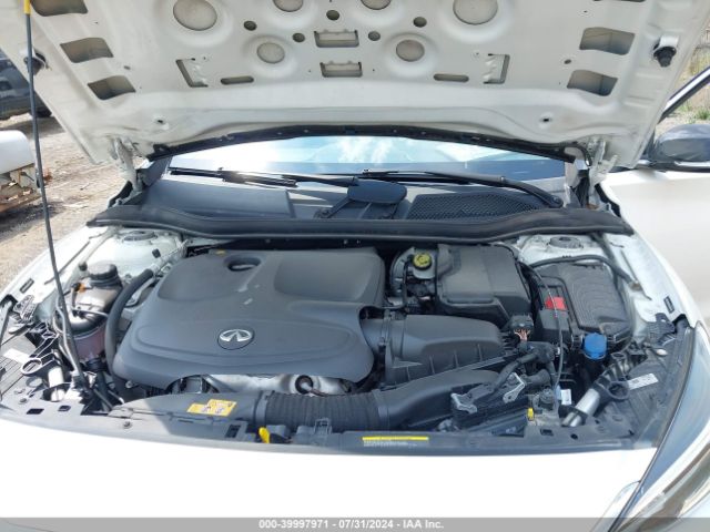 SJKCH5CR2JA057841 Infiniti Qx30 Premium