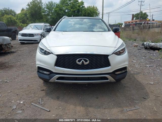 SJKCH5CR2JA057841 Infiniti Qx30 Premium