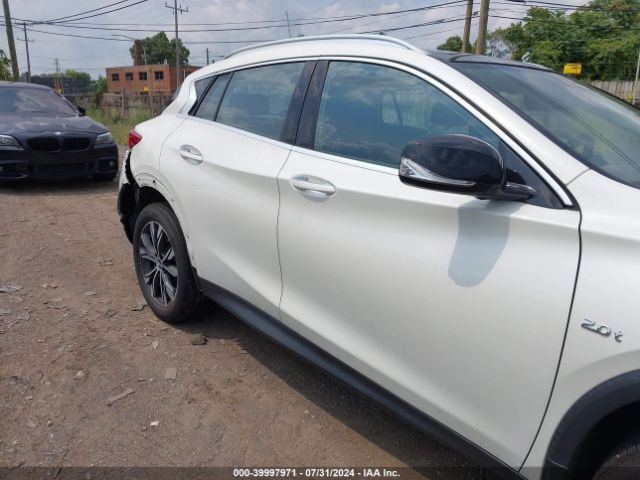 SJKCH5CR2JA057841 Infiniti Qx30 Premium