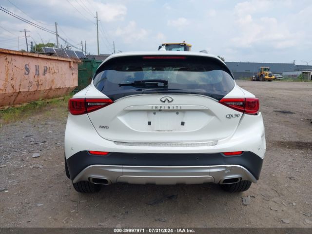 SJKCH5CR2JA057841 Infiniti Qx30 Premium